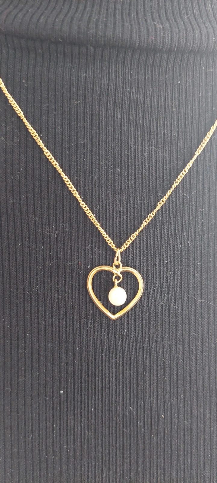 Joli Collier Doré – Pendentif Cœur Ajouré & Perle Blanche – photo 2